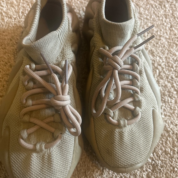 Yeezy - Picture 5 of 6